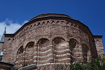 Byzantine brick meander on the facade of the Church of the Thetokos tou Libos of Constantine Lips, currently the Fenari Isa Mosque, Istanbul, unknown architect, 907, refounded in 1287[12]