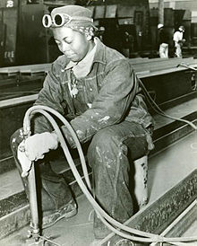 African American worker Richmond Shipyards (April 1943)