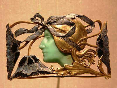 Brooch with woman by Lalique