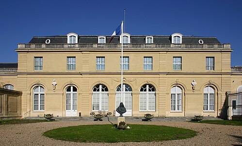 Chateau du Val in Saint Germain en Laye, a former hunting lodge which has since been remodeled (1674)