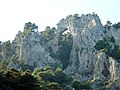 Der Arco Naturale, ein Na­tur­stein­bo­gen an der Ost­küs­te Ca­pris