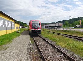 ein Zug der DB im Haltepunkt Stühlingen