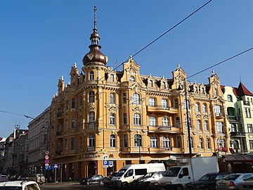 View of the facade on Freedom Square