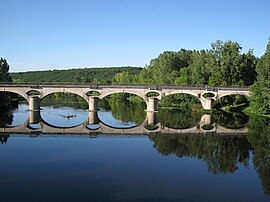 The railway bridge over the Vienne river, in Mazerolles