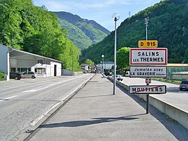 The road into Salins-les-Thermes