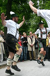 Schuhplattler in München beim Tanz