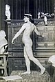 Die 11-jährige Italienerin Rosalinda Pesce um 1896 im (späteren) Museum Musee Oscar Roty