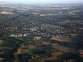 An aerial view of Sussargues