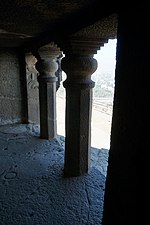 Cave 9, pillars