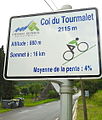 Eine der speziellen Kilometermarken für Radfahrer im Anstieg von Sainte Marie de Campan