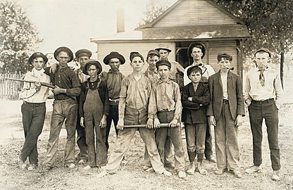 Baseball team composed mostly of child laborers from a glassmaking factory. Indiana (1908)