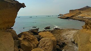 Big rocks at Kund Malir Beach