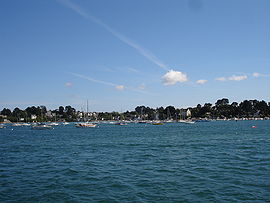 The island lies in the Gulf of Morbihan