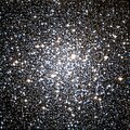 Hochaufgelöste Aufnahme des Zentrums des Kugelsternhaufens mithilfe des Hubble-Weltraumteleskops, Bildwinkel 3,5' × 3,5'