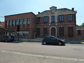 The town hall in Estreux