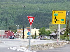 Bjerkvik is an important road junction; E10 goes west to Lofoten and E6 goes north to Troms