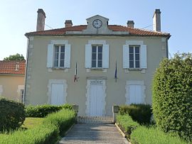 The town hall in Gardes-le-Pontaroux