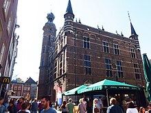 Backfisch- und Kibbelingverkauf vor dem Rathaus in Venlo