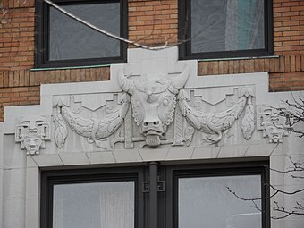 American reinterpretation of the bucranium inspired by Pre-Columbian art on The Cliff Dwelling (Riverside Drive no. 243), New York City, designed by Herman Lee Meader, 1914-1916