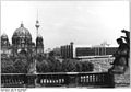 Blick vom Zeughaus auf den Dom, Fernsehturm und Palast der Republik, 1987