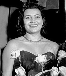 Pizzi as the winner of the Sanremo Music Festival 1952