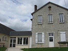 The town hall in Saint-Loup-de-Naud