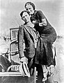 Bonnie und Clyde im März 1933; von der Polizei im Versteck in Joplin, Missouri, gefundenes Foto