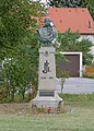 Kaiser Franz Joseph-Denkmal in Schleinbach mit Blumen