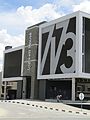 Künstlerisch überdimensioniert gestaltete Hausnummern 13 und 77 eines Eckgrundstücks an der Julius K. Nyerere-St. (früher Lazarett St.) 13 in Windhoek (Namibia)