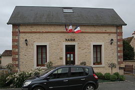 The town hall of Villaines-la-Gonais