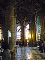 frühgotischer Umgang, hochgotische Kapellenfenster