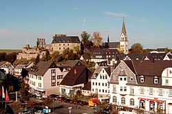 Marktplatz und Burg in Kastellaun