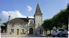 The town hall in Ormes