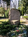 Grabstein Paul Matzdorf, auf dem Friedhof