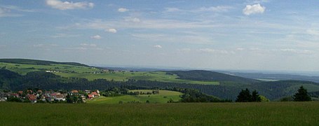 Blick vom Simmersberg auf Schnett und Waffenrod/Hinterrod, Eckartsberg und Klingeberg