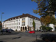 Im „Alten Kreishaus“, dem früheren Sitz des Landkreises Osnabrück, ist der Fachbereich 7 untergebracht.