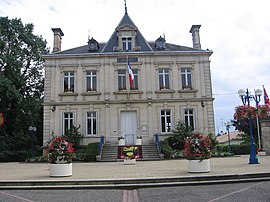 The town hall in Saint-Médard-de-Guizières