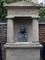 Erstes Grab neben dem von Beethoven auf dem Friedhof zu Währing, Porträtbüste von Josef Alois Dialer