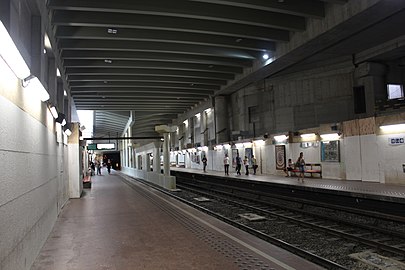 Metro platform in summer 2013, revealing the shape of the new station