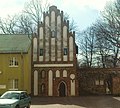 Wiekhaus Fischerburg in der Stadtmauer von Friedland mit Backsteingiebel und gotischer Blendarchitektur