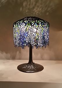 Wisteria table lamp by Driscoll for Tiffany (1902)