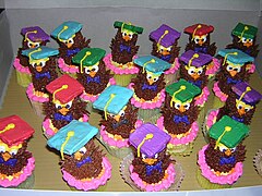 Graduation-themed cupcakes