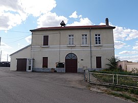 The town hall in Les Thons