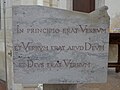 Ambo mit Inschrift aus dem Johannesprolog