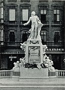 The monument at its original location (c. 1900)