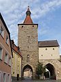 September: Das Nürnberger Tor in Neustadt an der Aisch.