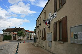 The town hall and school of Puiseux-Pontoise
