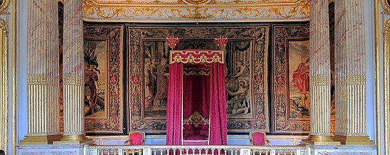Canopy bed in the King's bedchamber
