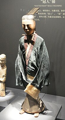 Figure wearing a chángguān, excavated from the Mawangdui, Western Han, 2nd century BC.