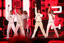 The band performing "I Love You Mi Vida" at the 2007 Eurovision Song Contest.